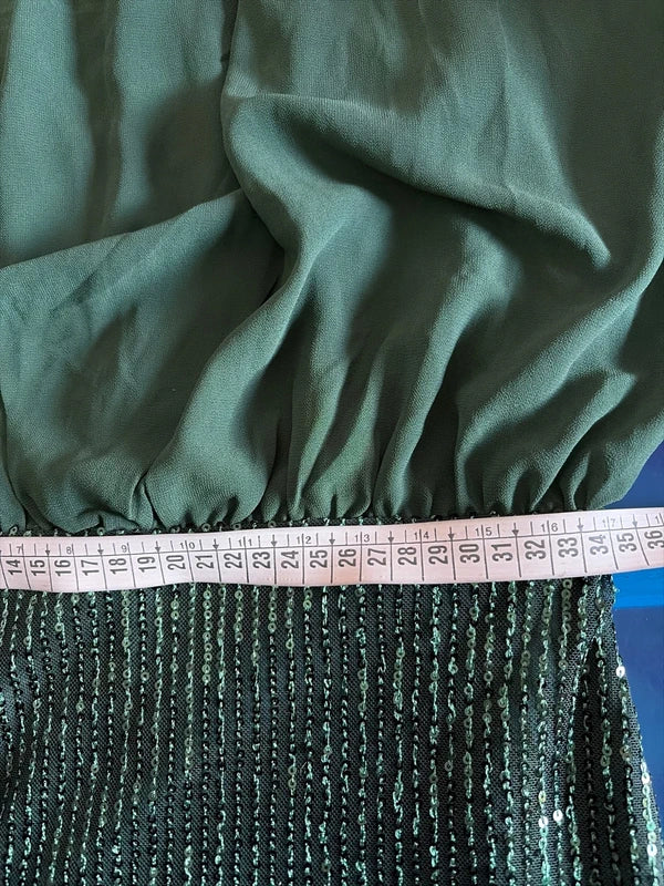 Abito Elegante Da Sera Con Paillettes A Contrasto Con Spilla decorativa & Cappello