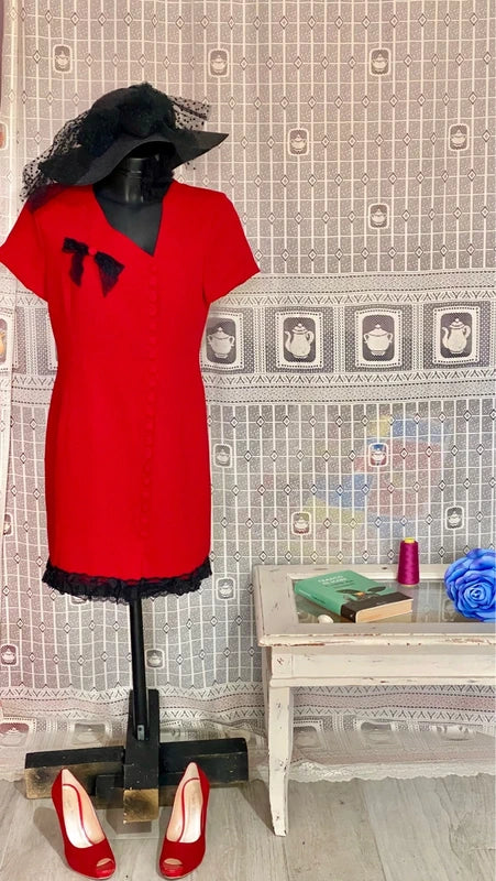 Abito elegante in pizzo rosso