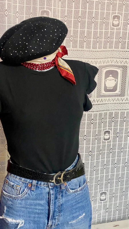 Women's vintage jeans outfit