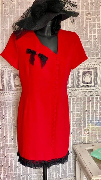 Abito elegante in pizzo rosso