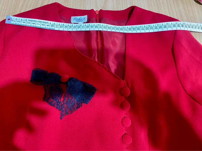 Abito elegante in pizzo rosso