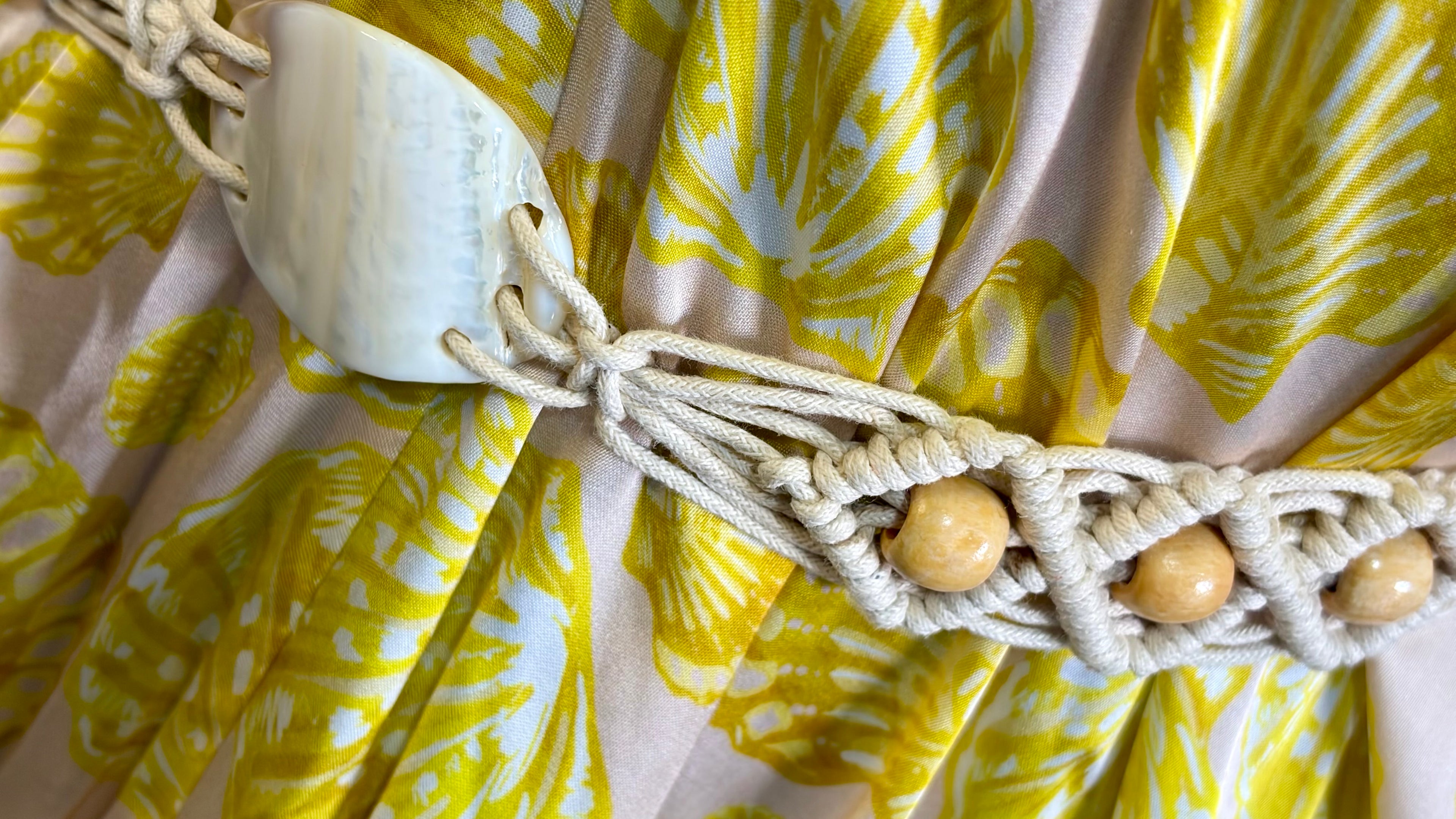 Abito lungo con conchiglie e Cintura in Macrame’