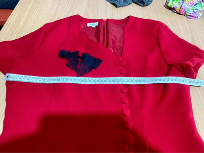 Abito elegante in pizzo rosso