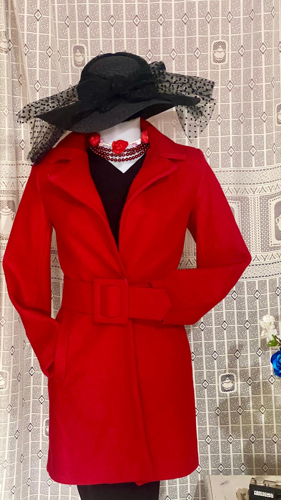 Cappotto Rosso Con Cintura e Tubino