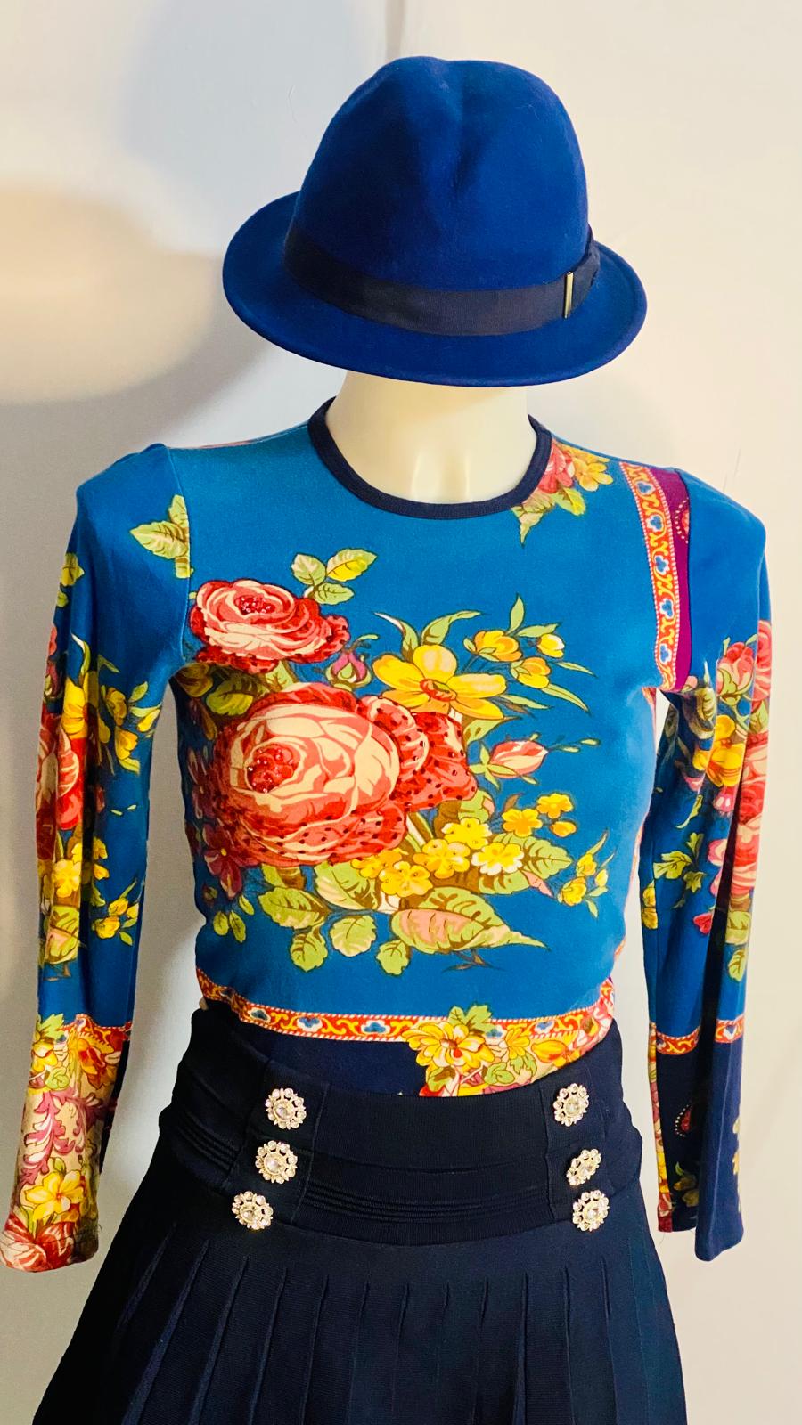 Completo con Gonna a Vita Alta & Top Misure nelle Foto