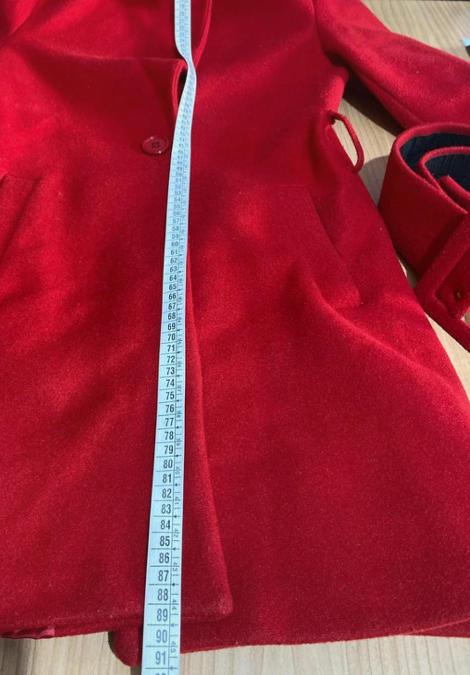 Cappotto Rosso Con Cintura e Tubino