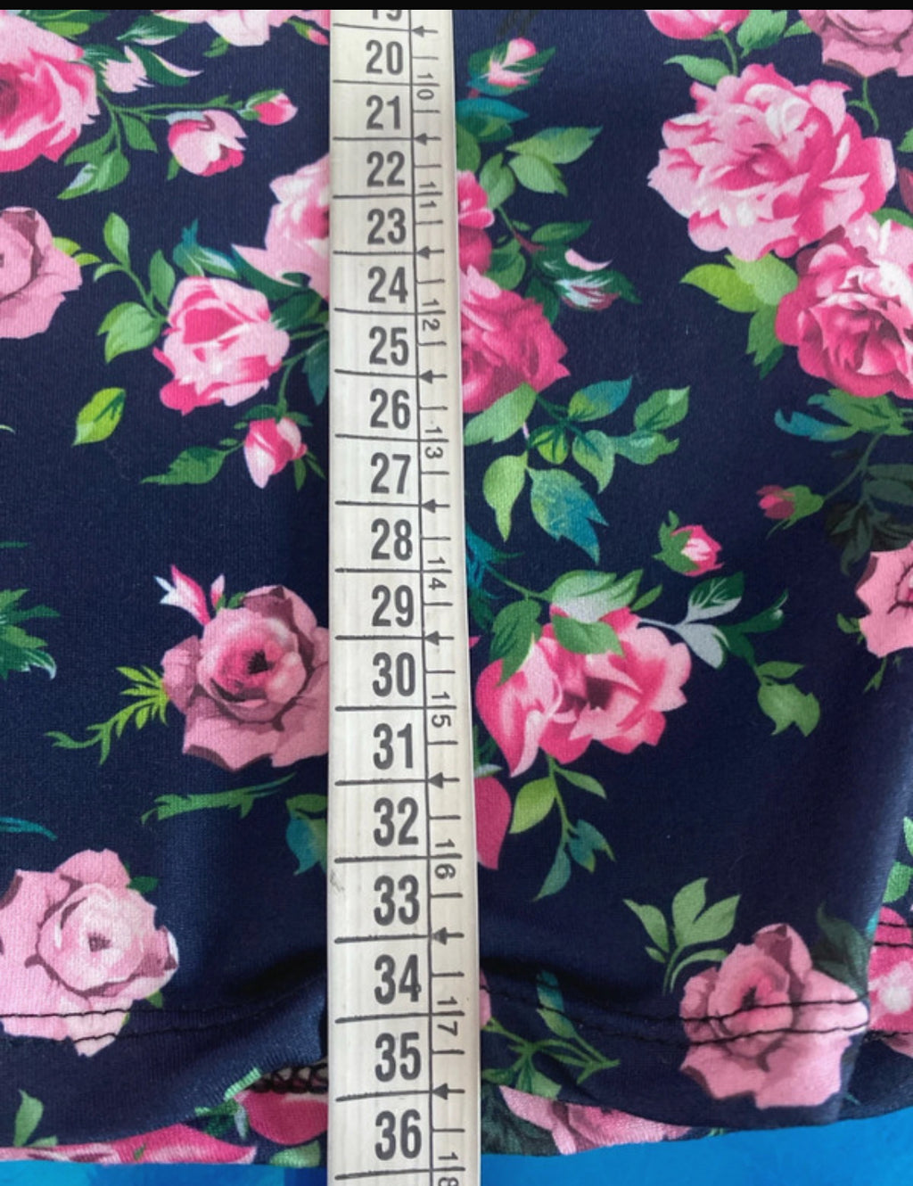 Completo con Crop Top con Manicotti & Gonna Flower