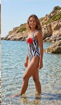 Costume intero con rosa rossa