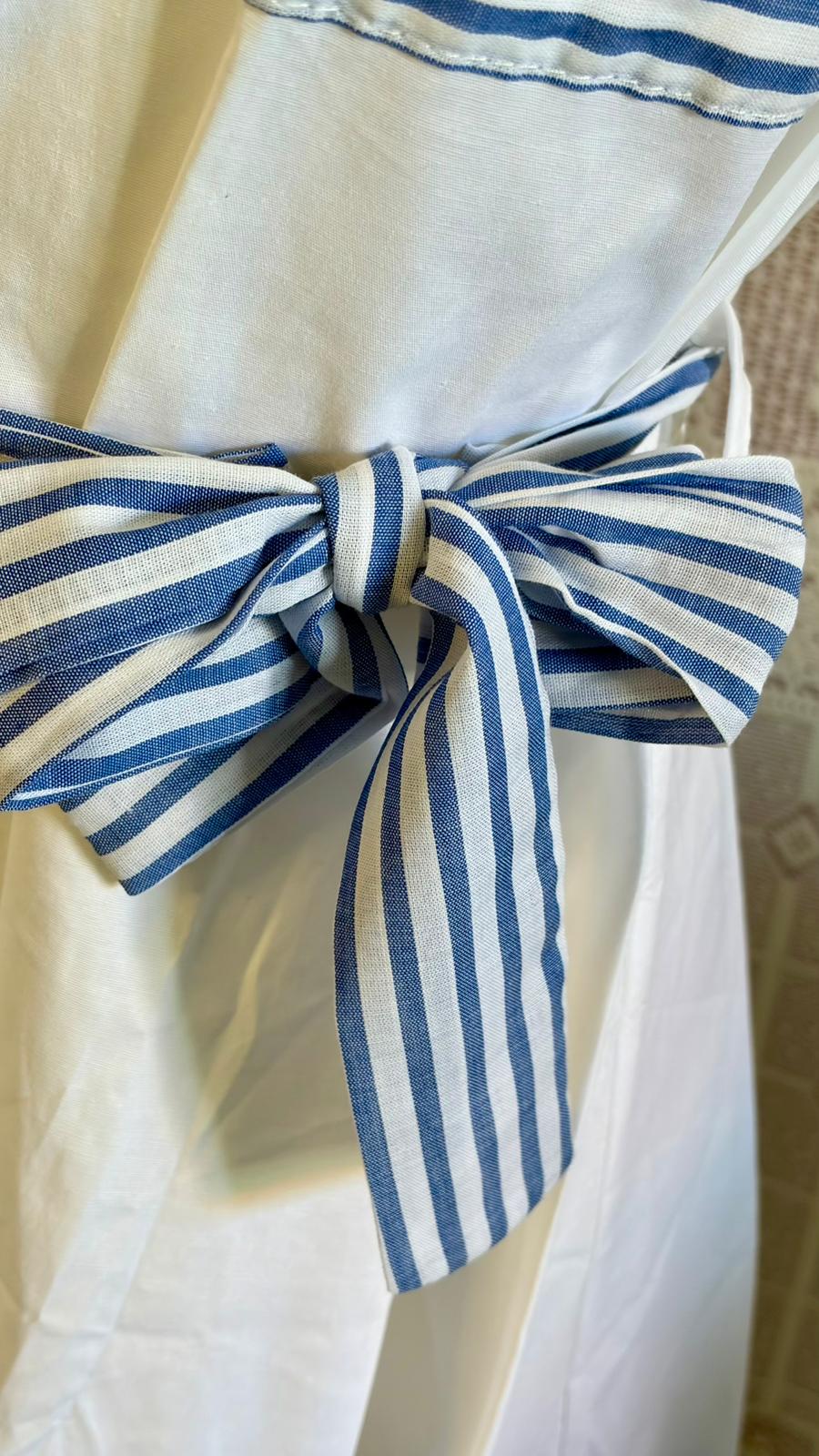 Abito a camicia asimmetrico in cotone con cintura a fusciacca