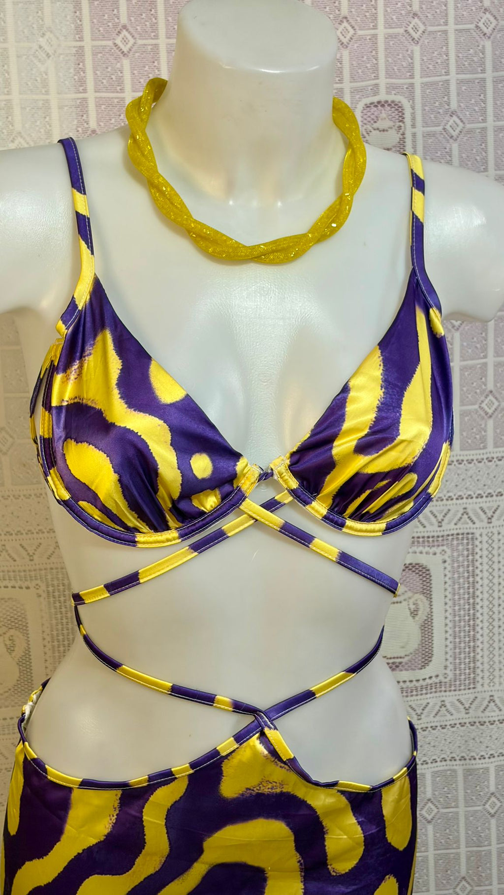 Abito lungo giallo e viola