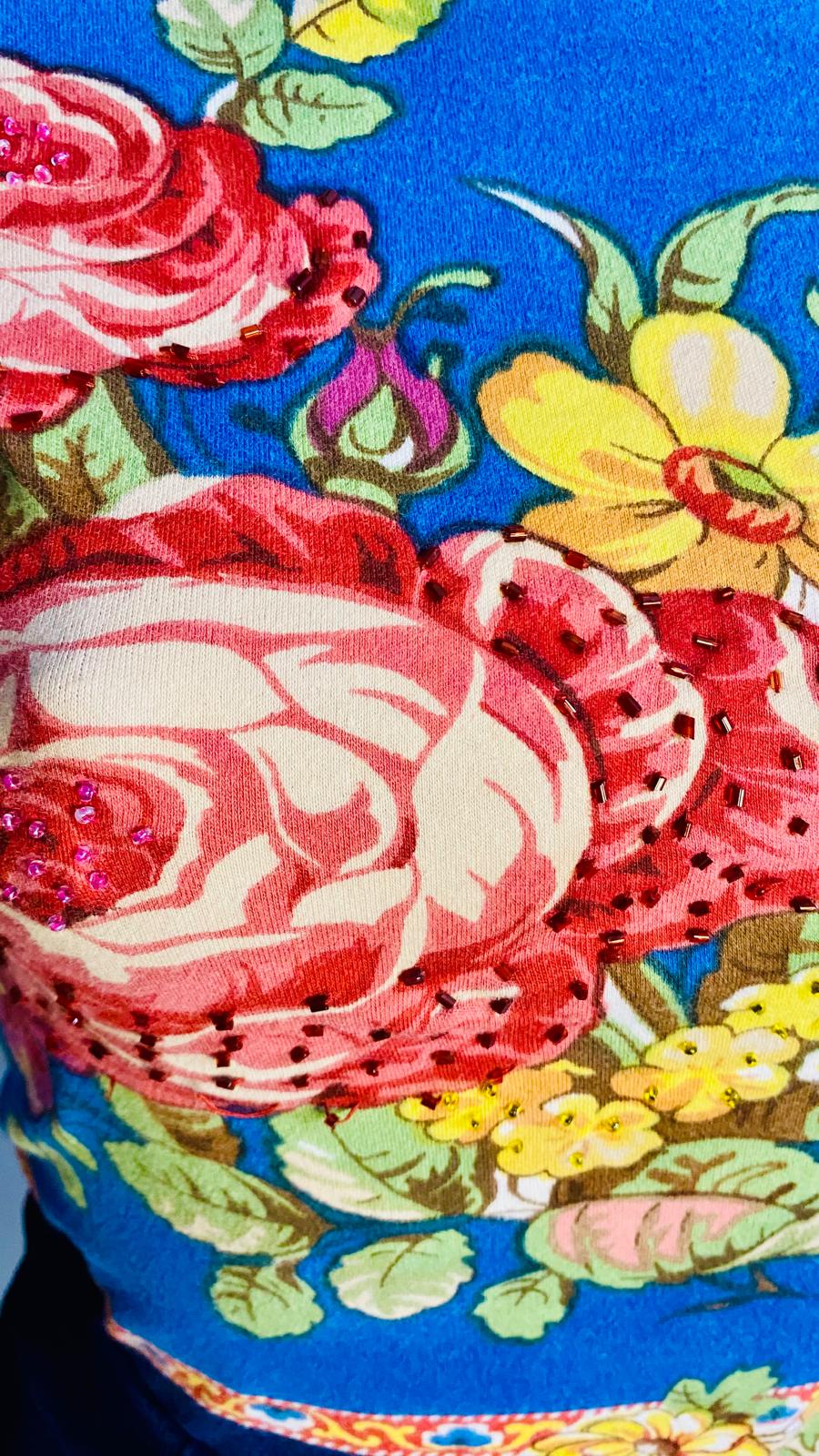 Completo con Gonna a Vita Alta & Top Misure nelle Foto