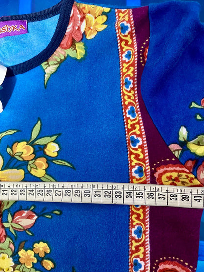 Completo con Gonna a Vita Alta & Top Misure nelle Foto