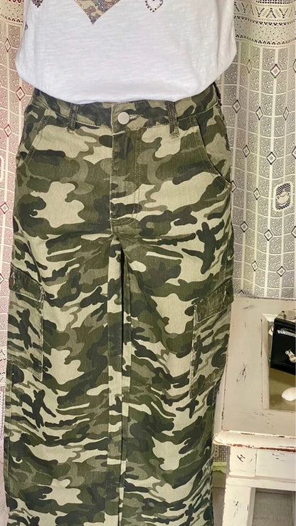 Camouflage cargo suit
