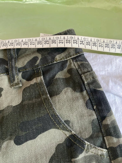 Camouflage cargo suit